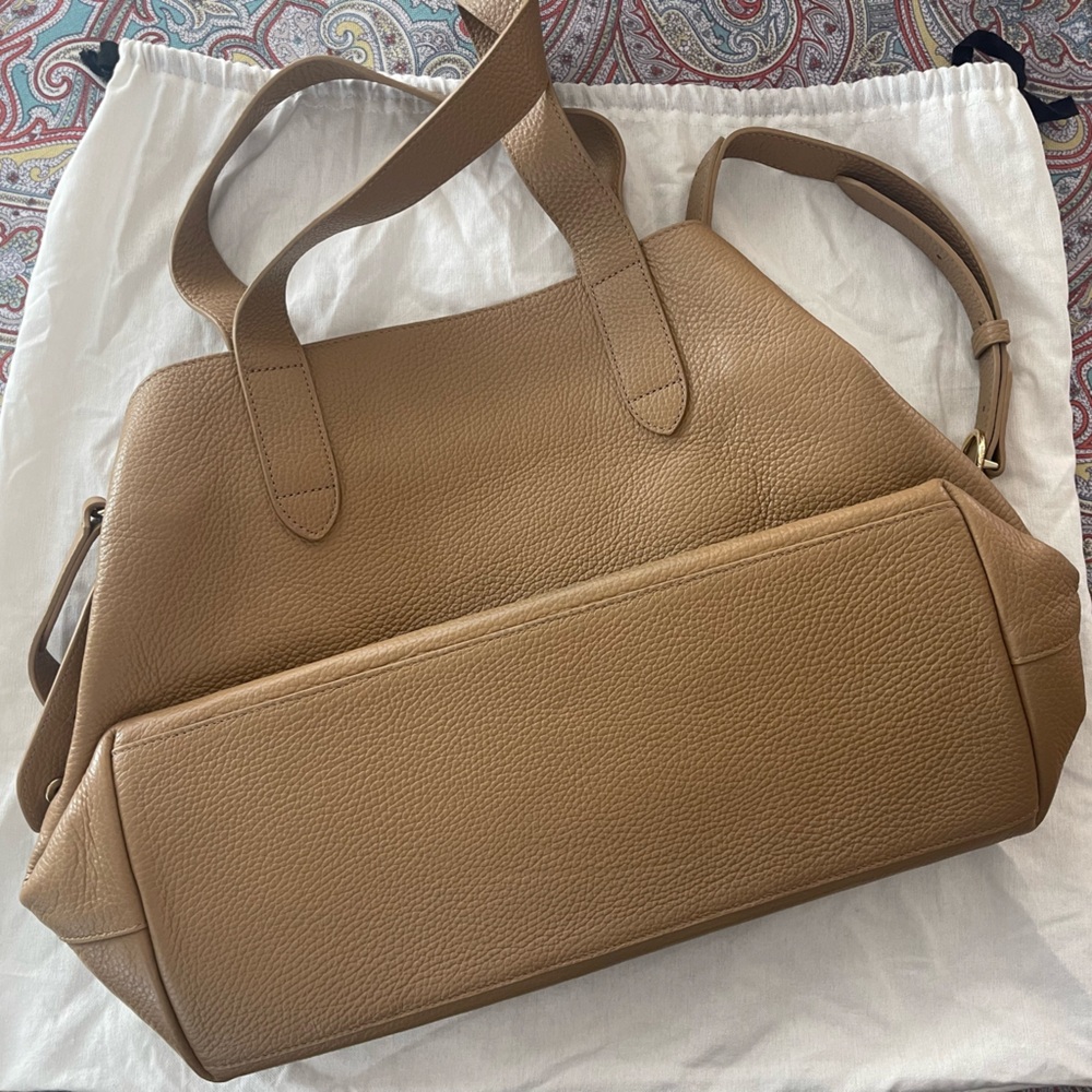 Final sale! Cuyana leather Zippered Satchel in Cappuccino